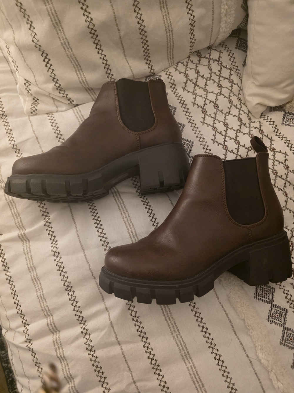 Women’s Chunky Chelsea Boot in Brown